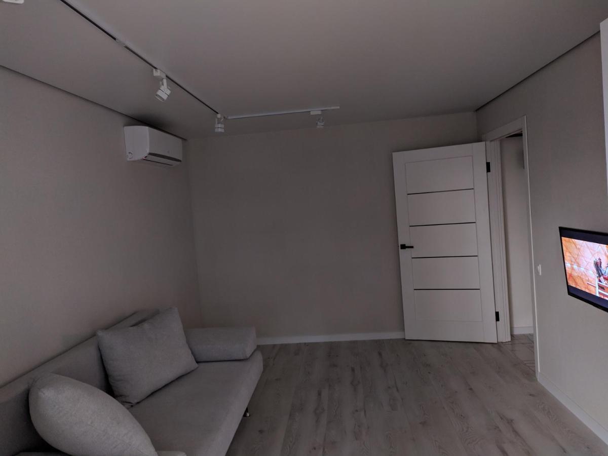 Cozy 75 apart in Center - 2х комнатная квартира в Центре Кропивницкого Кропивницький Екстер'єр фото